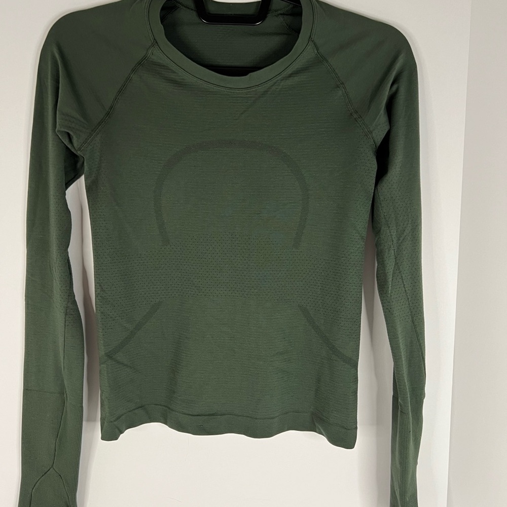 Lululemon youth unisex deep green pullover athletic workout top